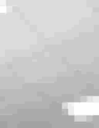 Moderne Rasterdecke mit integrierten LED-Panels für energieeffiziente Beleuchtung und Raumklima