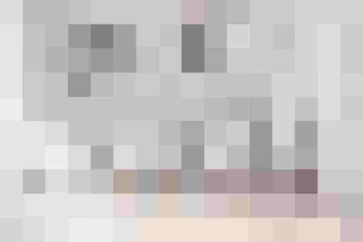 Modernes Kinderzimmer mit Schaukelpferd, Designheizkörper und smarter Elektrotechnik für Komfort